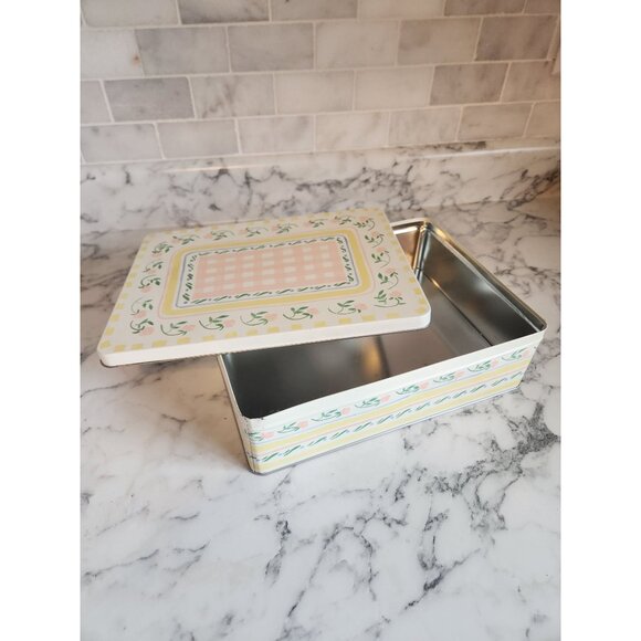 Bath & Body Works Floral Tin Box With Pink Gingham & Yellow Accents - Picture 6 of 6